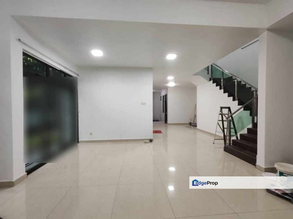 Freehold double storey cluster house guarded at taman bestari height skudai, Johor, Johor Bahru