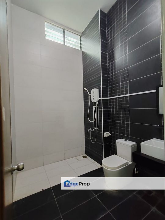 Freehold double storey cluster house guarded at taman bestari height skudai, Johor, Johor Bahru