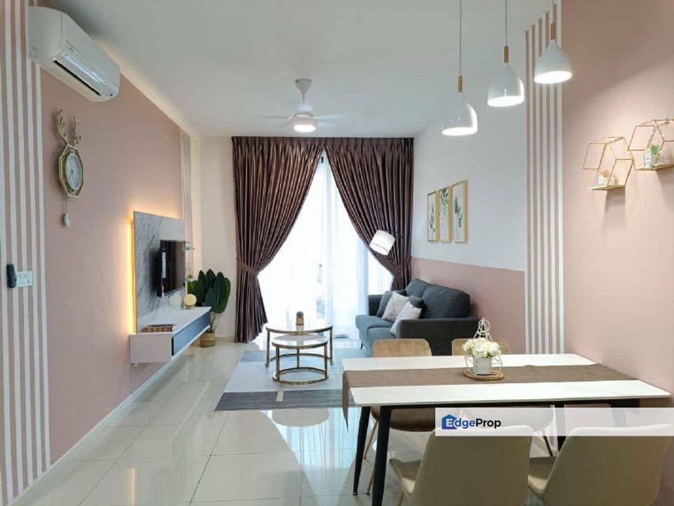 Fully furniture 2 room service apartment mid floor at the m marcolink medini, Johor, 