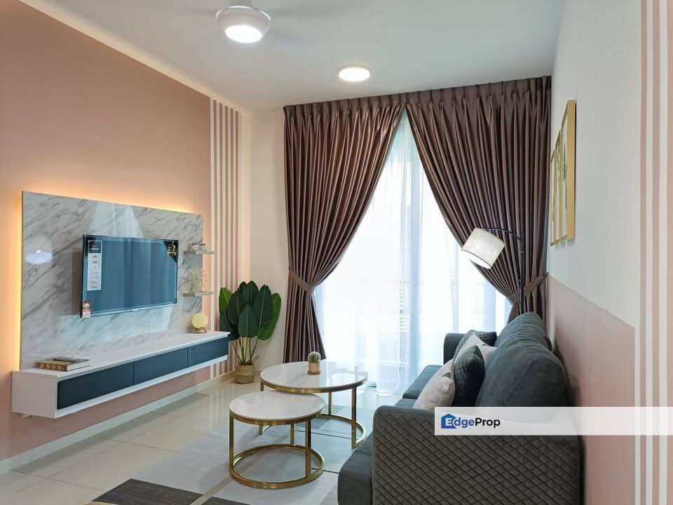 Fully furniture 2 room service apartment mid floor at the m marcolink medini, Johor, 