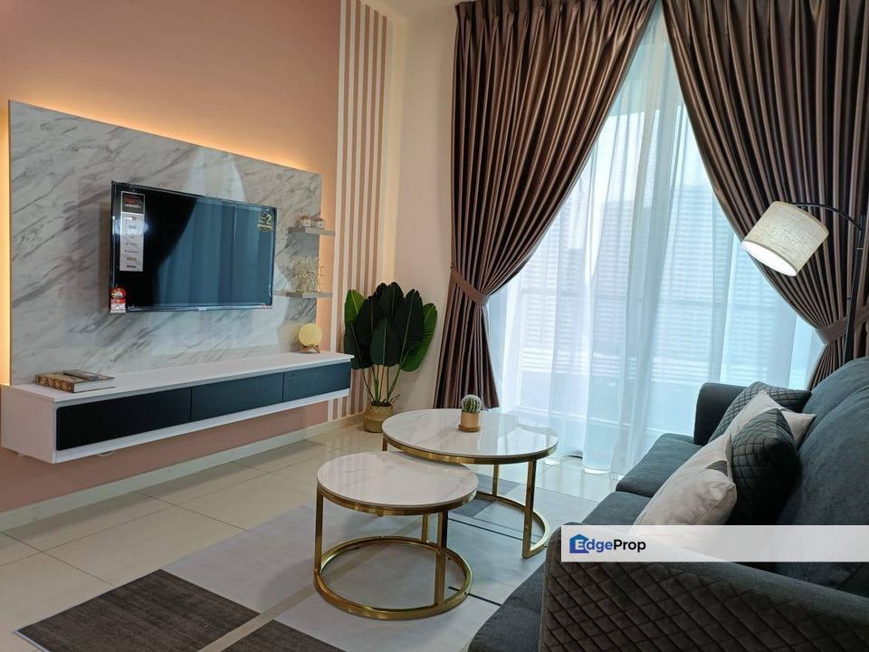 Fully furniture 2 room service apartment mid floor at the m marcolink medini, Johor, 