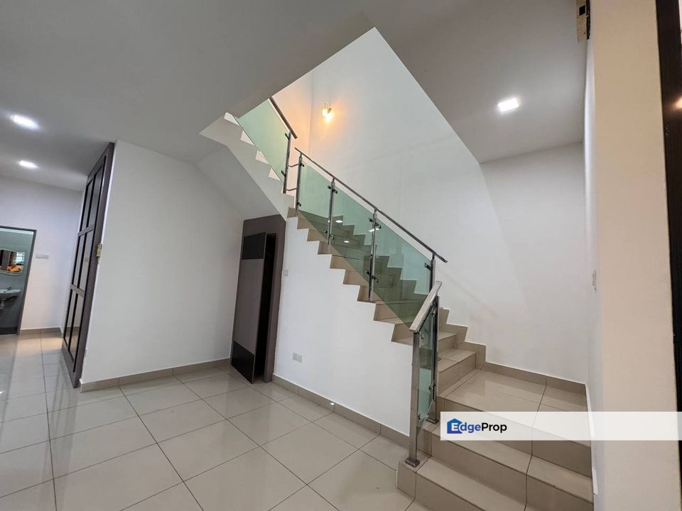 Double storey cluster house renovated and guarded at mutiara mas sapphire skudai, Johor, Skudai