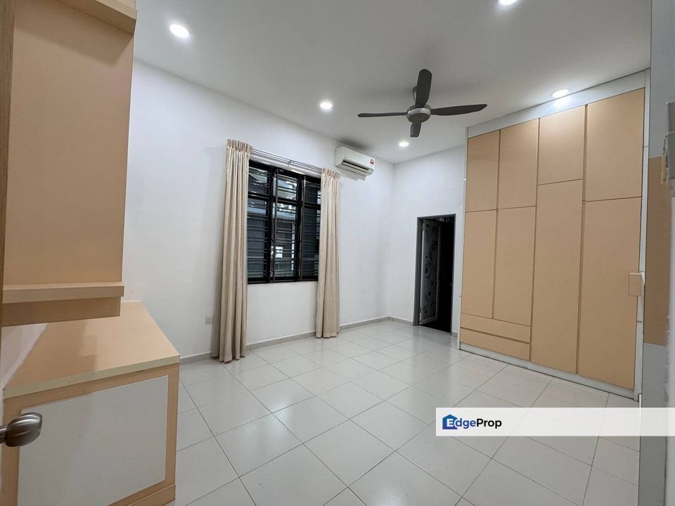 Double storey cluster house renovated and guarded at mutiara mas sapphire skudai, Johor, Skudai