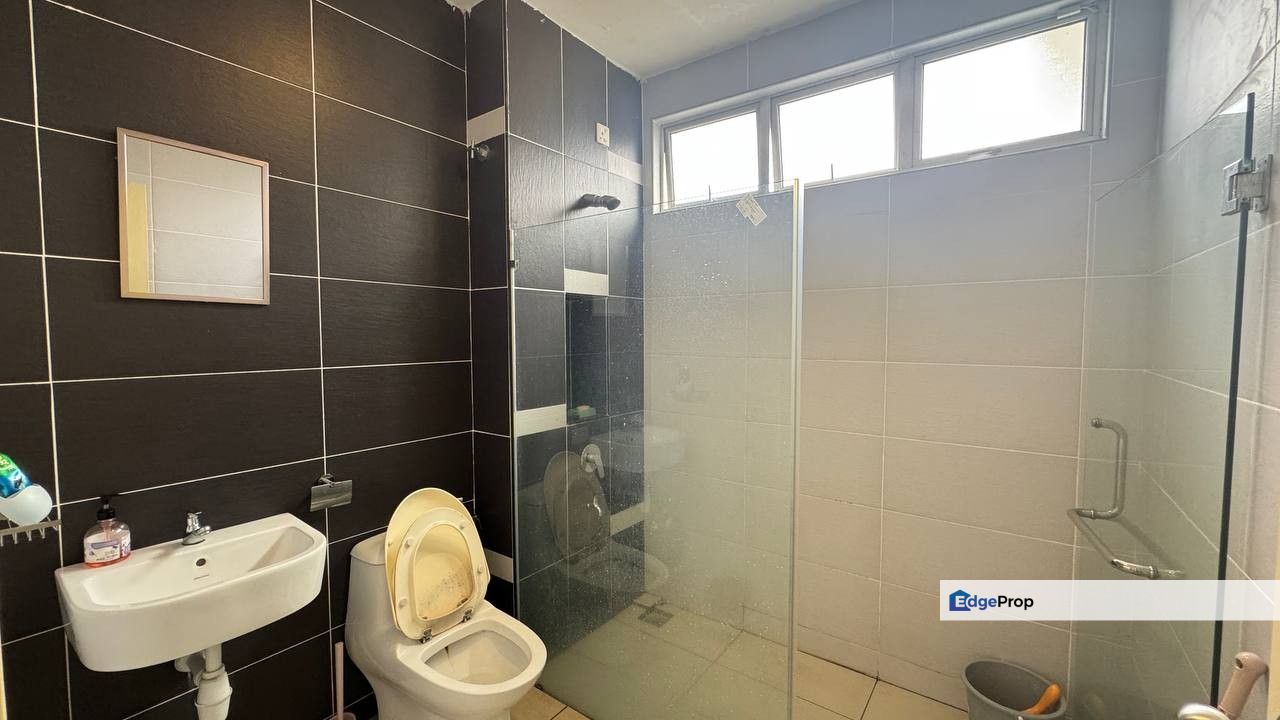 Freehold 2.5 storey cluster house renovated and guarded fully furniture at tmaan kempas utama skudai, Johor, Johor Bahru