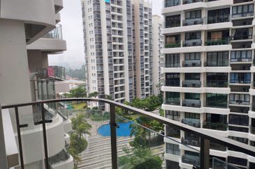 Baypoint @ Country Garden Danga Bay