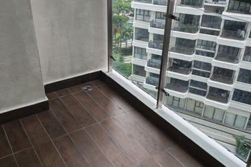 Baypoint @ Country Garden Danga Bay