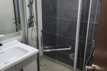 Baypoint @ Country Garden Danga Bay