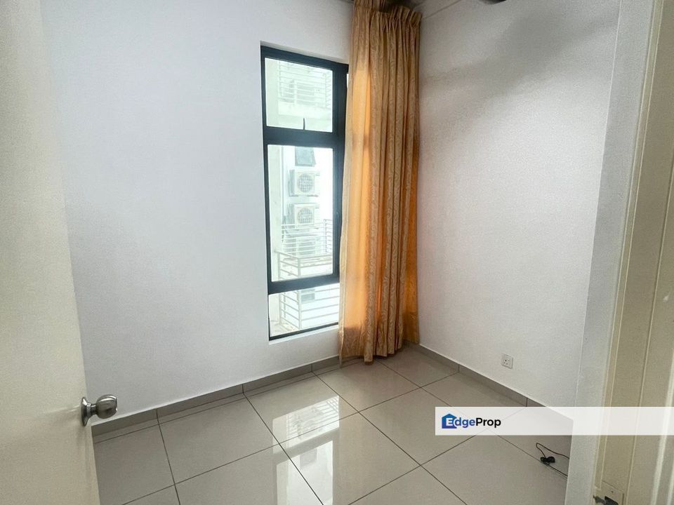 Freehold full loan 3 room service apartment at d'summit kempas utama skudai, Johor, Johor Bahru