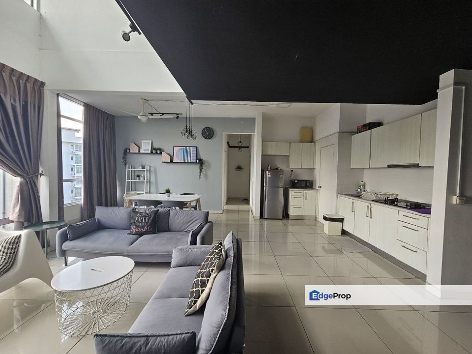 Freehold duplex penthouse 4 room at greenfield regency tampoi skudai, Johor, Tampoi