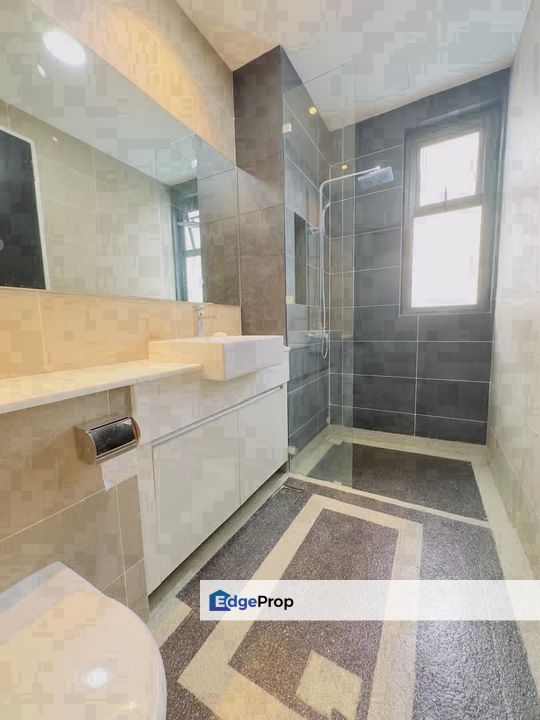 Freehold 2 room service apartment fully furniture renovated at sky 88 johor bahru, Johor, Johor Bahru