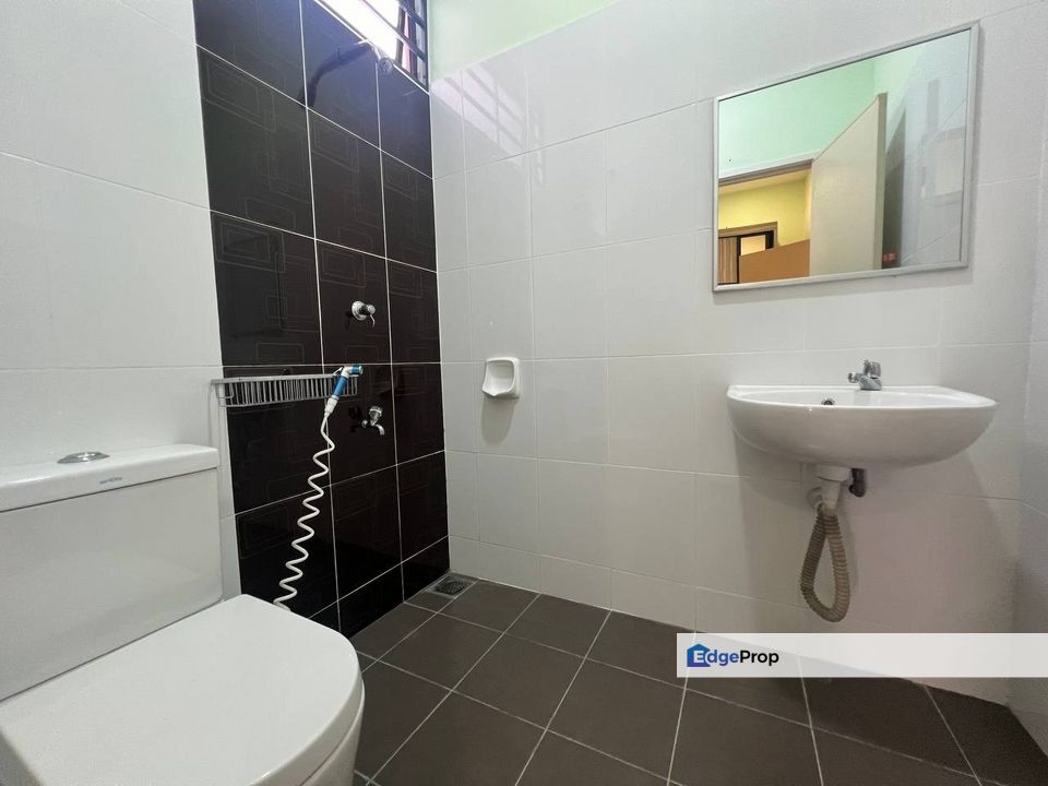 Double storey landed house renovated and guarded at rini height mutiara rini skudai, Johor, Skudai