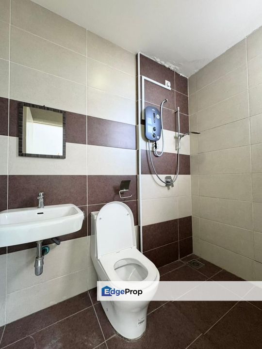 freehold 3 storey cluster house renovated and guarded at taman nusa sentral iskandar puteri, Johor, 