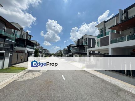 freehold 3 storey cluster house renovated and guarded at taman nusa sentral iskandar puteri, Johor, 