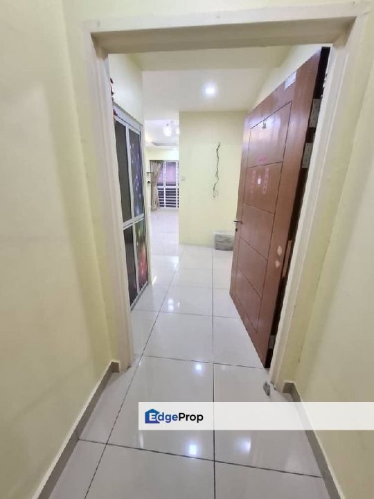 Freehold full loan 2 room service apartment at gp residence gelang patah, Johor, Gelang Patah