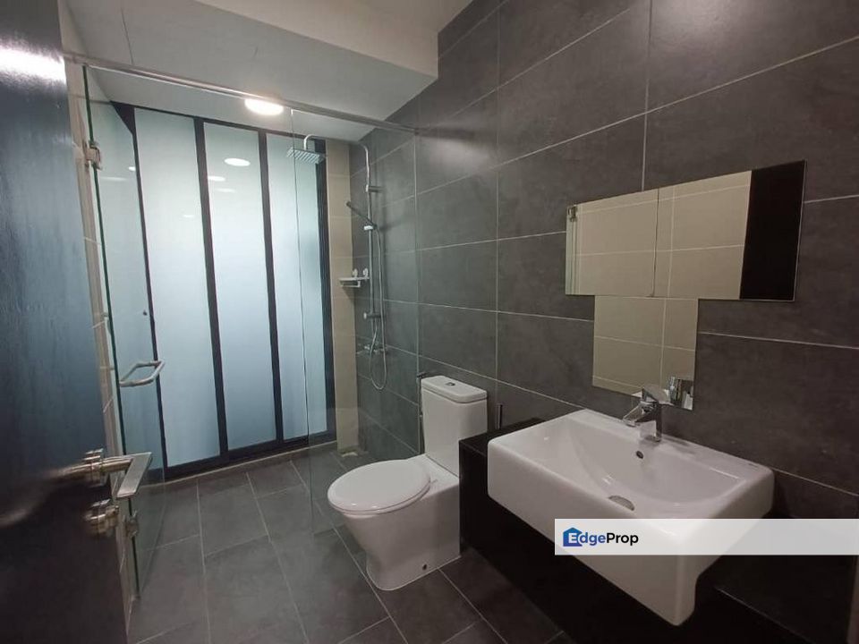 Freehold studio unit service apartment at the almas suites puteri harbour , Johor, Kota Iskandar