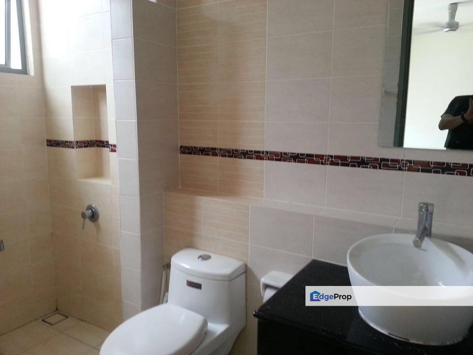 Freehold double storey superlink renovated and guarded at east ledang iskandar puteri, Johor, Nusajaya