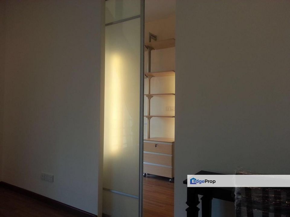 Freehold double storey superlink renovated and guarded at east ledang iskandar puteri, Johor, Nusajaya