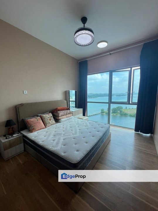 Freehold fully furniture seaview 2 room condominium at southern marina puter harbour, Johor, 