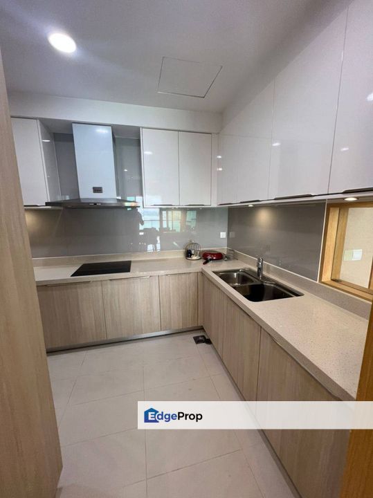 Freehold fully furniture seaview 2 room condominium at southern marina puter harbour, Johor, 