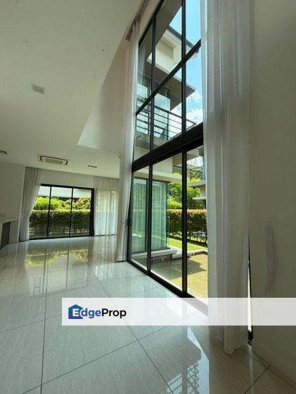 Freehold double storey semi d renovated and guarded at leisure farm iskandar puteri, Johor, Gelang Patah