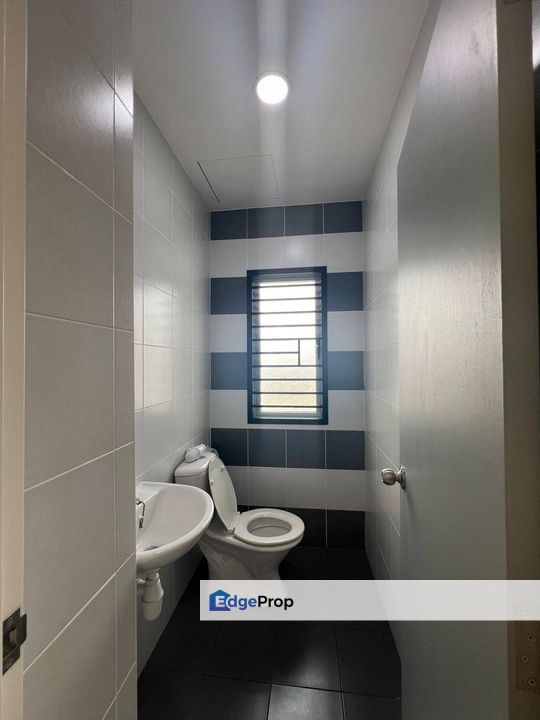 Freehold full loan 3 room service apartment at seri austin johor bahru, Johor, Johor Bahru