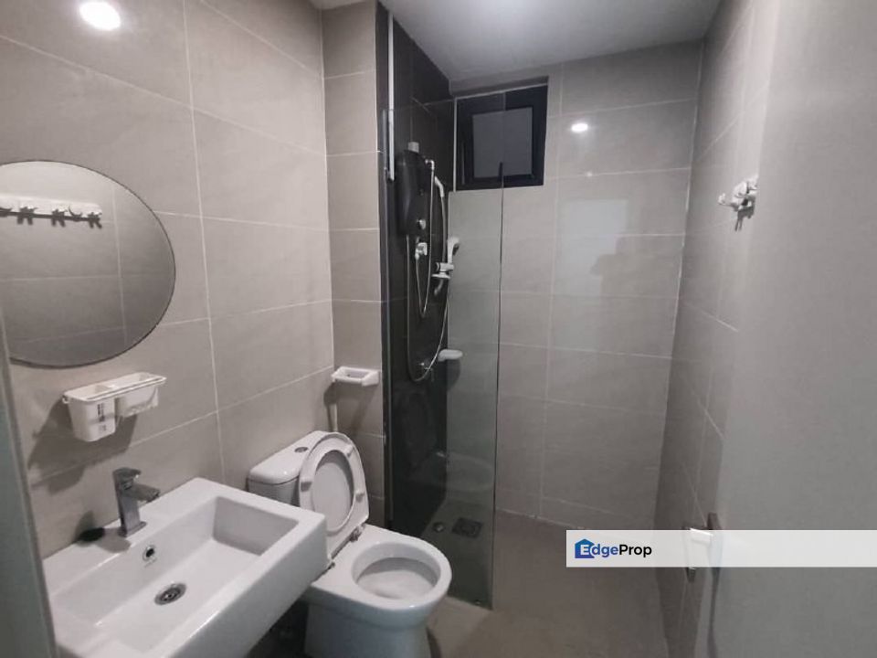Freehold full loan 2 room service apartment at raffles suites perling skudai, Johor, Skudai