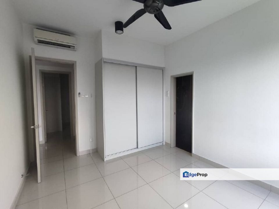 Freehold full loan 2 room service apartment at raffles suites perling skudai, Johor, Skudai