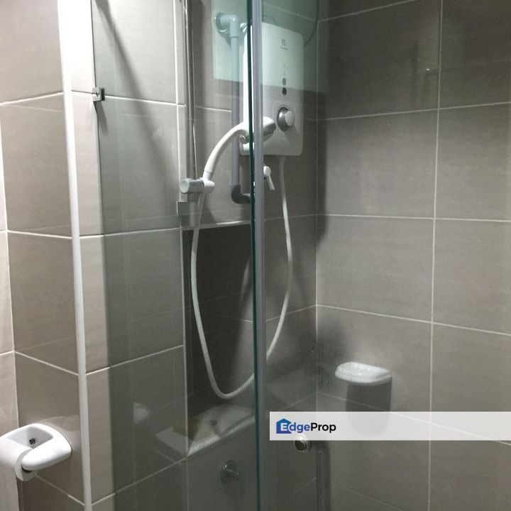 Freehold 4 room service apartment fully furniture and renovated at sky loft bukit indah, Johor, Johor Bahru