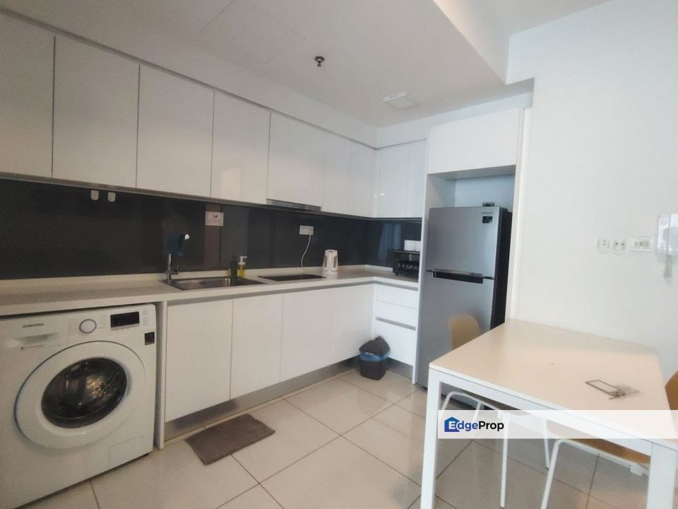 Freehold studio unit fully furniture and renovated at almas suites puteri harbour, Johor, 
