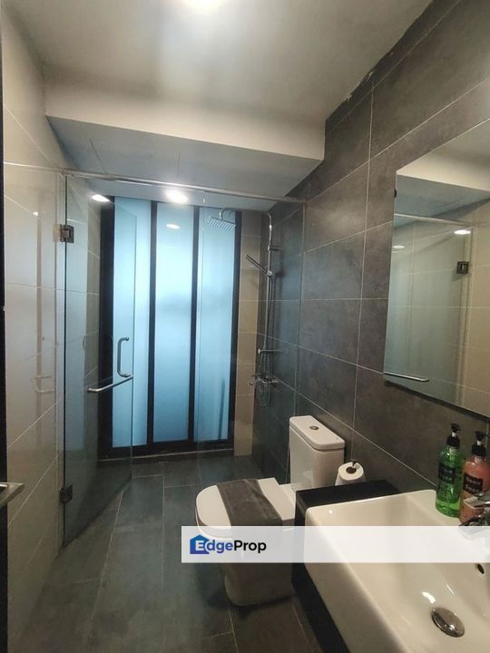 Freehold studio unit fully furniture and renovated at almas suites puteri harbour, Johor, 