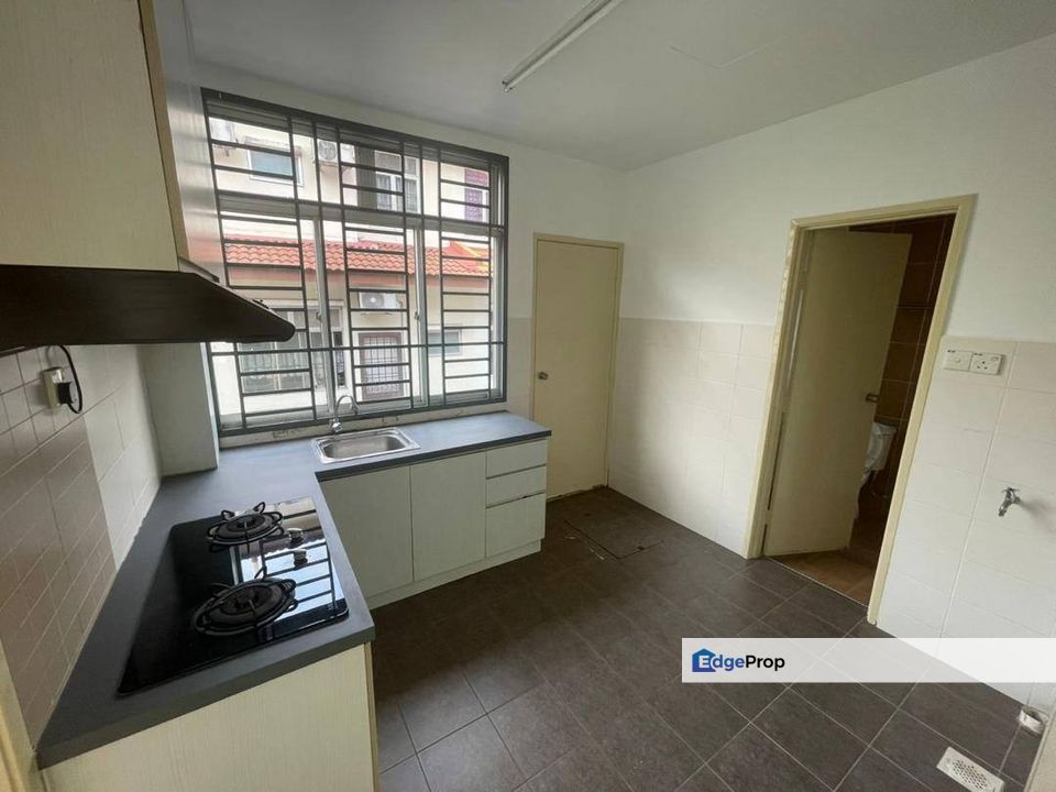 Freehold double storey end lot with extra land renovated and guarded at the gateway horizon hill, Johor, Nusajaya