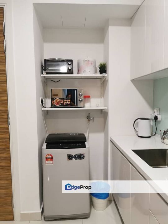 Freehold fully furniture high floor teega suites service apartment at puteri harbour, Johor, 