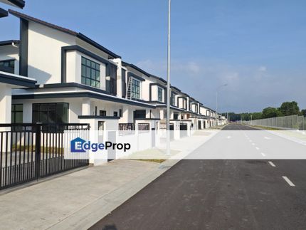 Fully furniture new double storey cluster house renovated and guarded at mutiara maju skudai, Johor, Skudai