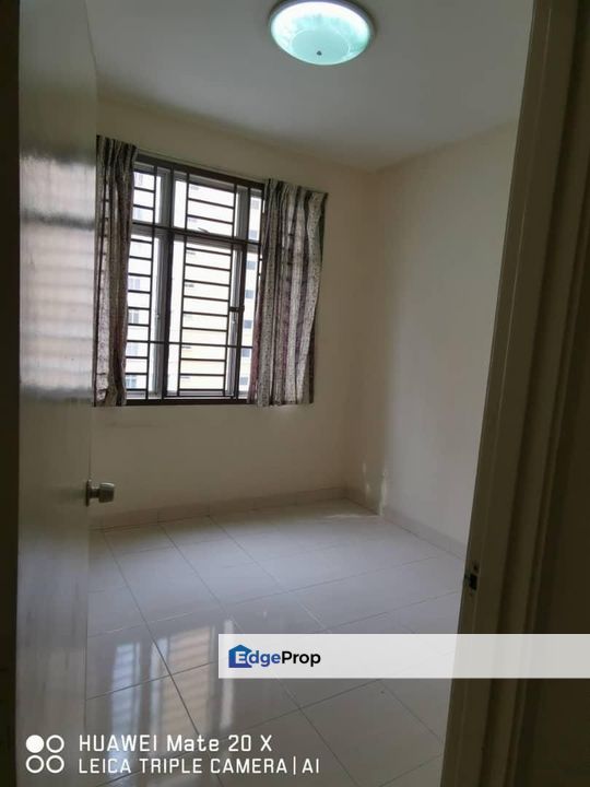 Full loan 3 room service apartment guarded at kipark tampoi skudai, Johor, Tampoi