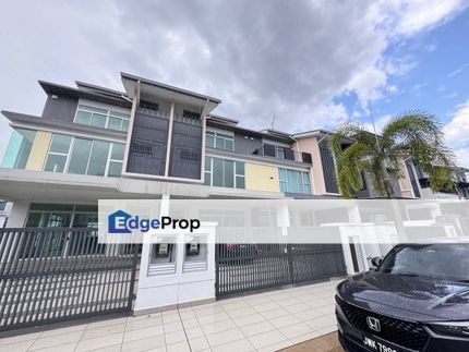 Freehold 2.5 storey superlink end lot with land guarded at taman sutera utama skudai, Johor, Skudai