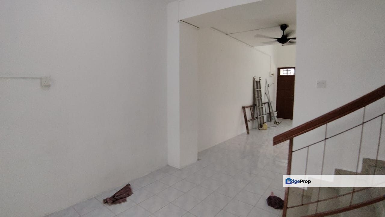 Freehold full loan 1.5 storey landed house renovated at pulai indah kangkar pulai johor, Johor, Kangkar Pulai