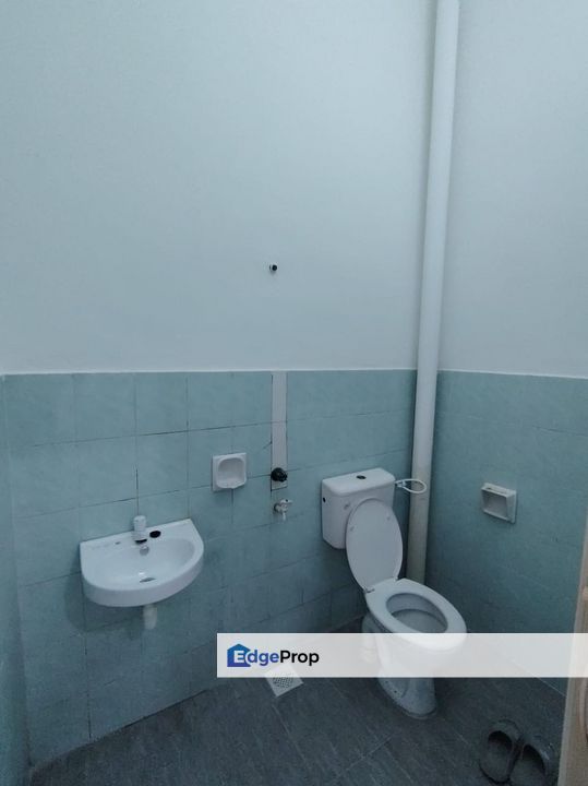 Freehold full loan 1.5 storey landed house renovated at pulai indah kangkar pulai johor, Johor, Kangkar Pulai