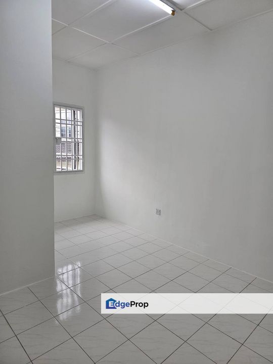 Freehold full loan double storey landed house at taman putri kulai, Johor, Kulai