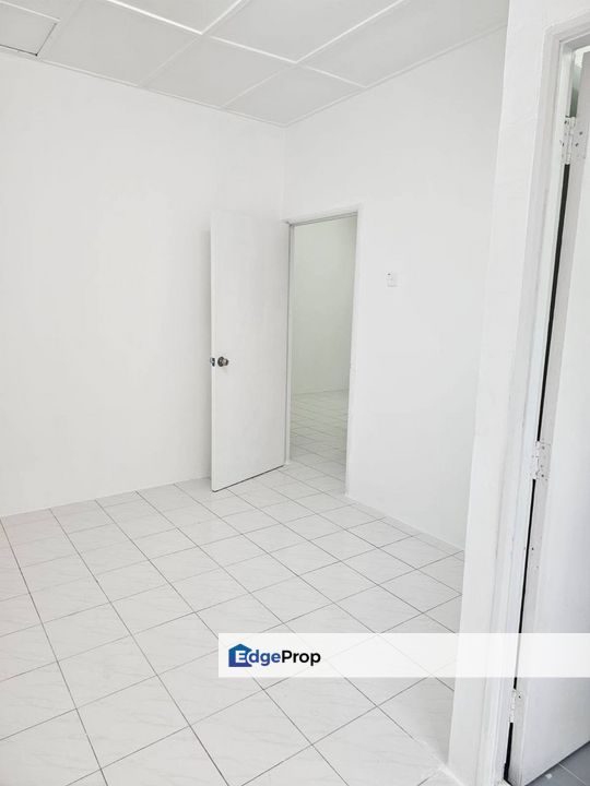 Freehold full loan double storey landed house at taman putri kulai, Johor, Kulai