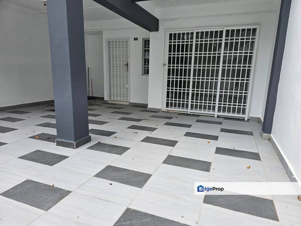 Freehold full loan double storey landed house at taman putri kulai, Johor, Kulai