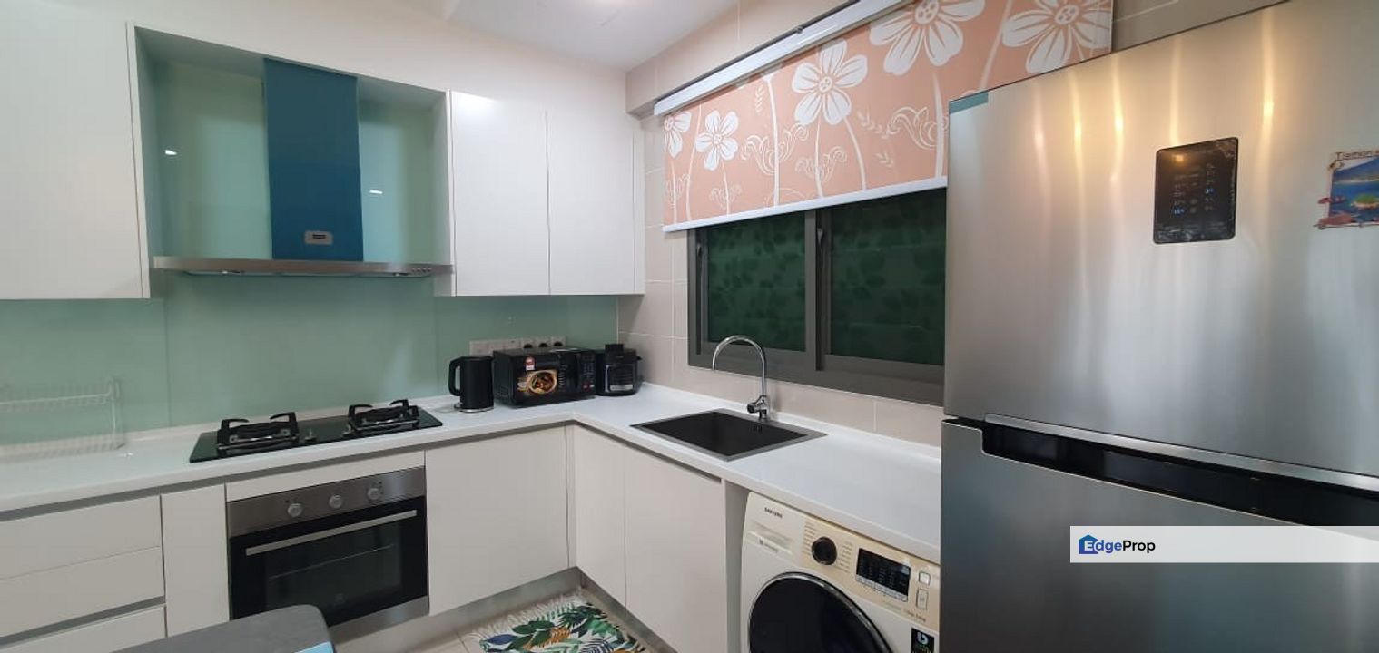 Full loan fully furniture renovated unit 2 room service apartment at iskandar residence medini, Johor, Nusajaya