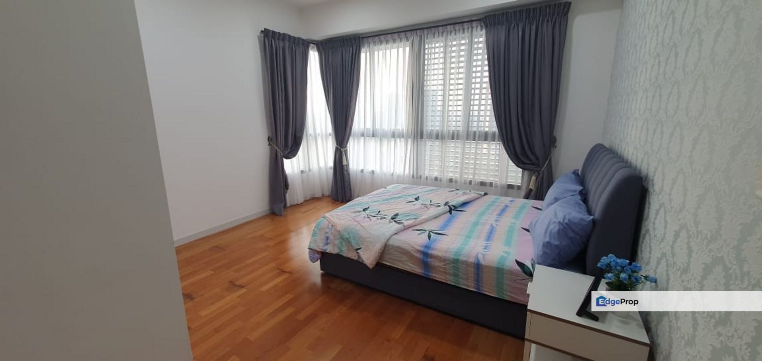 Full loan fully furniture renovated unit 2 room service apartment at iskandar residence medini, Johor, Nusajaya