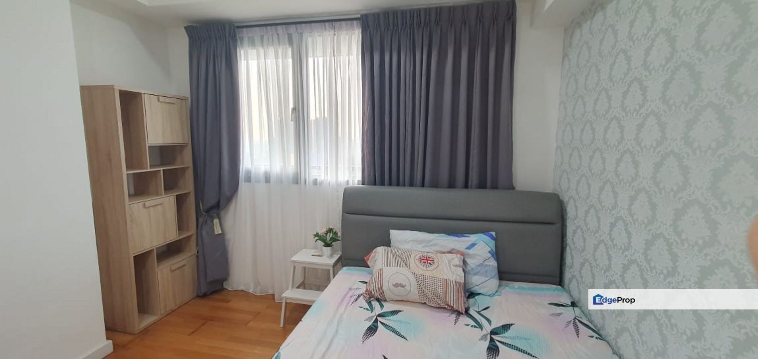 Full loan fully furniture renovated unit 2 room service apartment at iskandar residence medini, Johor, Nusajaya