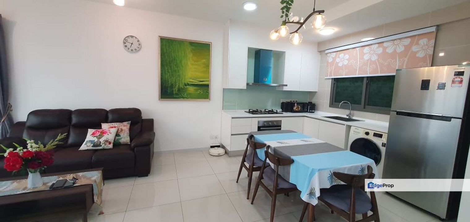 Full loan fully furniture renovated unit 2 room service apartment at iskandar residence medini, Johor, Nusajaya