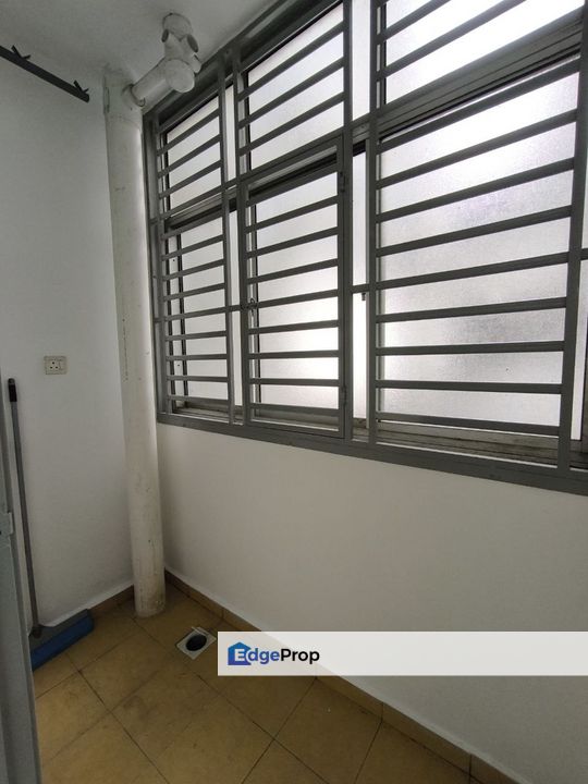 Freehold full loan 3 room apartment at nusa perdana gelang patah, Johor, Gelang Patah