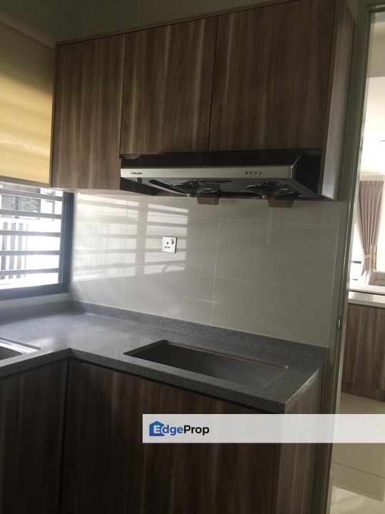 Freehold double storey cluster house renovated and guarded at canal garden south horizon hill, Johor, 