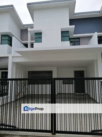 Fully furniture double storey superlink guarded and renovated at canal garden north horizon hill, Johor, 