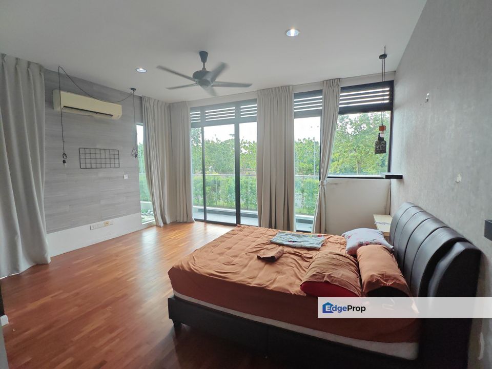 Fully furniture 4 room service apartment for rent in residensi ledang iskandar puteri, Johor, East Ledang