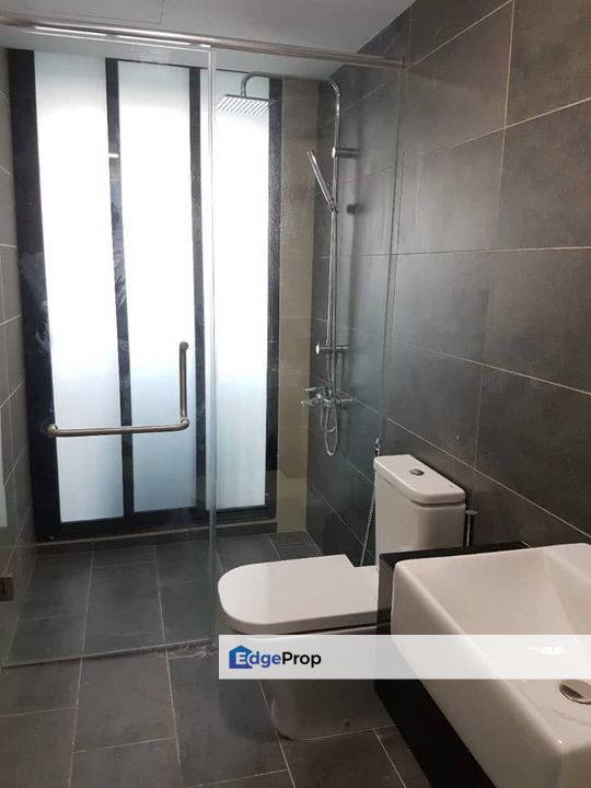 Full loan freehold studio unit at almas suites service apartment at puteri habour, Johor, 