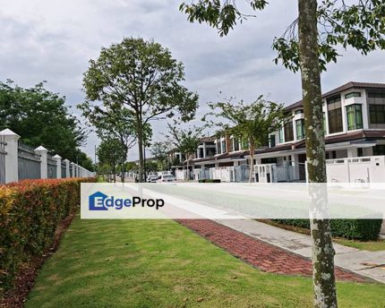 Freehold double storey cluster renovated and guarded at eco botanic iskandar puteri, Johor, Nusajaya
